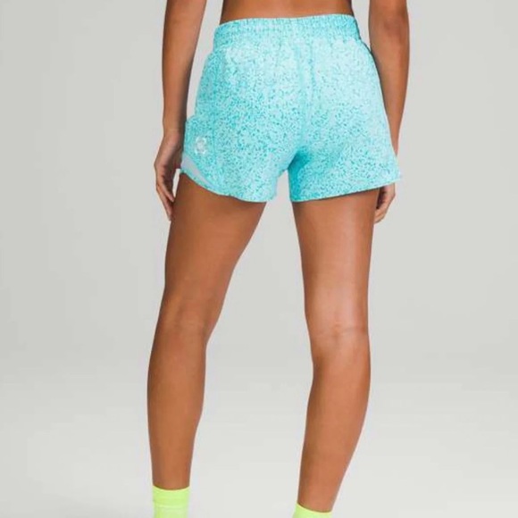 Lululemon SeaWheeze Hotty Hot HR Short 4” Tall - Picture 3 of 6